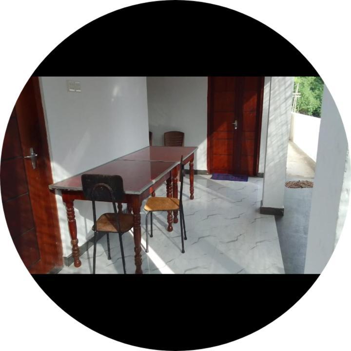 Dinesh Guest House Kataragama Extérieur photo