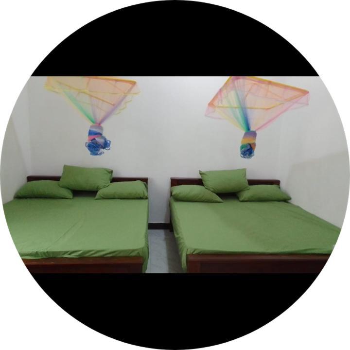 Dinesh Guest House Kataragama Extérieur photo