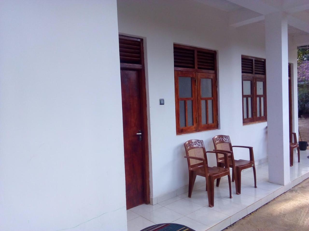 Dinesh Guest House Kataragama Extérieur photo